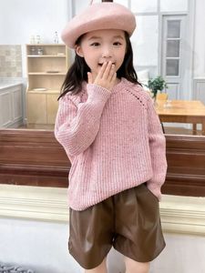 Uppsättningar 2023 Barnkläder Girls Knit Sweater Korean Autumn Winter Sports Oneck Casual Pullover Top Kids Baby Solid Outterwear 231113