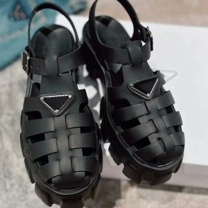 Дизайнерские роскошные женские сандалии, дизайнерские туфли с треугольной этикеткой и толстой подошвой, римские сандалии, тканые туфли с полыми секциями
