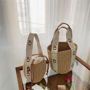 Bolsas de designer de cartas bolsas de palha lenhas para feminino praia cesta de mãos cestas de mão redonda forma de balde exclusivo saco de bolsas interessantes da moda xb015 e23