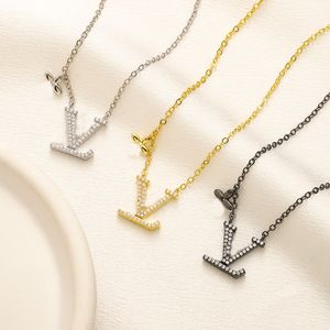 Never Fading Luxury Brand Designer Pendants Necklaces Bracelet Earrings Copper Zircon Steel Seal Letter Choker Pendant Necklace Chain Jewelry Accessories Gifts