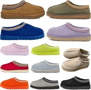 2022 Snöstövlar Kvinnor Casual Shoes Slipper Braid Comfy Uggsity Australia Booties Suedes Sheepskin Pälsfodrad glider Vinter svart kastanj Portabilitet