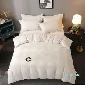高級デザイナーの寝具セット4PCS/セットソリッドカラークイーンキングサイズ布団カバーベッドシートファッション枕カバー