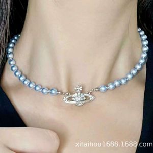 Designer Viviene Westwoods Empress Dowager Xis Saturn Necklace Ny stil Temperament Blue Pearl Collar Kedja inlagd med mousserande diamanthänge Jewe