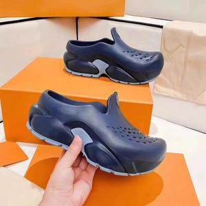 Fashion Sandals Men Thick Sole Slippers Shark Hole Sandals Fashion Beach Shoes Breathable Shoes Herringbone Slippers Elevated Slippers 40-45