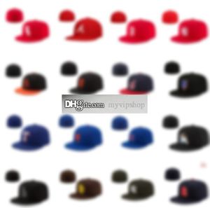 2024 Fan's Full Red Color Letter Fitted Beisebol Chapéu Mix Order Tamanho Fechado Flat Bill Base Ball Snapback Caps Bone Chapeau Tamanho 7-8 MY-1