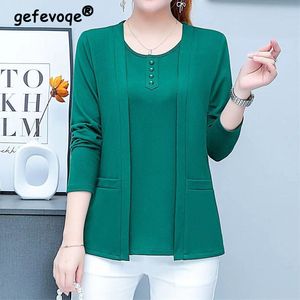 Camiseta feminina camiseta coreana camisa de fundo de meia-idade da primavera outono de manga longa o pescoço de pescoço de grande tamanho 5xl colorido sólido bolso casual top solto 230413