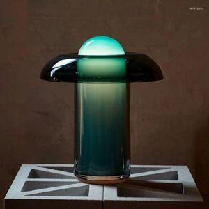 Настольные лампы современный минималистский живой стеклянный стеклянный нордический спальня для спальни для изучения дизайна индивидуальность творческая модельная лампа
