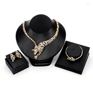 Halsband örhängen set perhiasan uniseks hiphop bentuk harimau premium 3 buah kalung anting gelang kerah kepribadian wanita hadiah