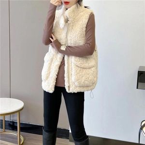 Kvinnors västar lamm ull väst korta 2023 vinter koreansk stil lös päls en lambool ärmlös västens ytterkläder