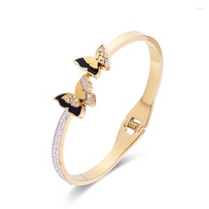 Pulseira para mulheres, a forma de borboleta de aço inoxidável brilhante contém conchas e zircões de bracelete manual de mangueira de cristal judeu por atacado
