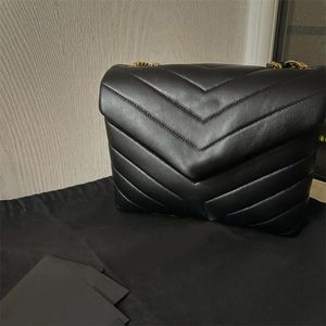 Axelväska quiltad designer kuvertväska för kvinnor dagliga liv fritid matelasse sac luxe eleganta metallbokstäver dekor lyxiga totes väskor delikat xb019 e23