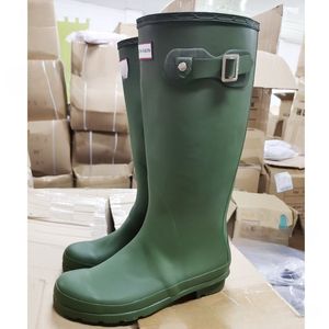 Tasarımcı Hunter Boots Ayakkabı Flats Sandals Kadın Gündelik Ayakkabı Kadın Hunter Kauçuk Yağmur Botları Deri Deri Formal Sneaker Moda Loafers Katırları Kırmızı Logo Tasarım Boyut