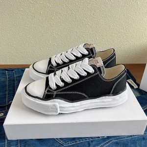 Low cut Men's and Women's Versatile Dissolved Shoes Summer New MMY Black and White Canvas Shoes