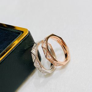 Grafe Ring Moissanite 약혼 반지 925 여성을위한 Silver Full Diamond는 비 페이딩 및 비 알레르기 패션 클래식 스타일 016입니다.