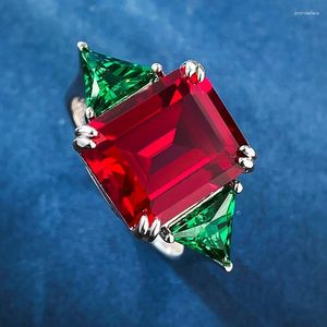 Anéis de Cluster 2023 S925 Prata Europeia e Americana Pombo Sangue Vermelho 10/12 Combinação Verde Diamante Advanced Sense Ring