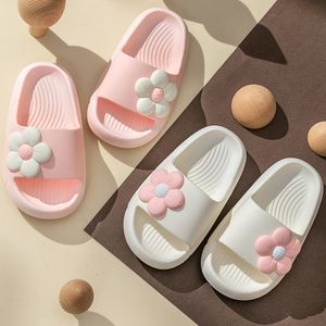 スリッパの子供スリッパ快適な夏のガーデンビーチサンダルベイビーPVCバスルームシューズnonslip for boys nonslip indoor flip flops 230413