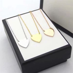 Fashion Silver Pendant Heart Halsband Kvinnor Designer smycken Custom Man Cjeweler Trendy Tiktok Plated Gold Silver Chain for Men Woman Mors dag gåva