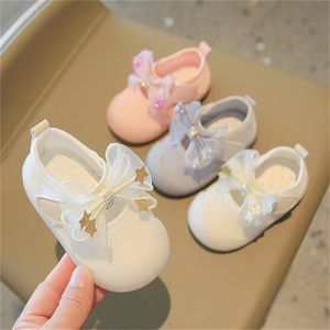 Första vandrare barn babyskor flickor prinsessan mjuk sulad spjälsäng skor föregångare småbarn spädbarn sneakers