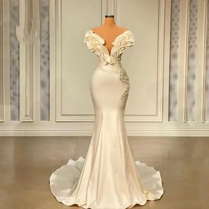 Dubai İnciler Denizkızı Gelinlik Seksi Omuzdan Zarif Fildişi Satin Ruffles Gelin Gowns Vintage Boho Country Bride Resepsiyon Cüppeler