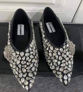 2023 Kobiety designerskie buty spiczasty stóp palca sorrento buty diamenty kryształy kryształy trampki rozciągają płaskie buty
