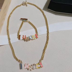 Modedesigner vergoldet Curb Anhänger Halsketten Marke Brief geometrische Kette Armband Armreif Kristall Perle Armband Damen