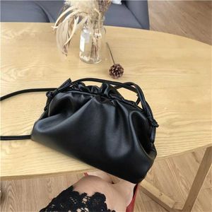 Premium venetasbottegas Borsa a mano Pouch Texture Pelle di vitello Morbida pelle Mini Borsa a tracolla Versatile da donna Ins Super Fire Cloud Dumpling Bun