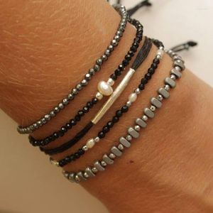 Set di bracciali da donna. Bracciale minimalista con perline dell'amicizia. Corda estiva regolabile nera per