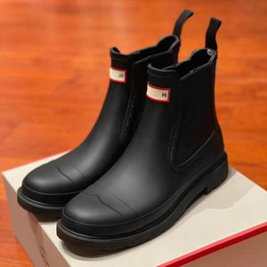 2024 Nuovi cacciatori di gomma Martin Boot Designer Uomo Donna Stivali da pioggia Stivaletti da neve Stivali invernali piatti Escursione casual all'aperto Esplora Scarpe da arrampicata Piattaforma Caviglia Run Sneaker