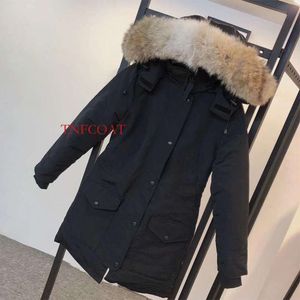 Kış Ceket Tasarımcı Kadınlar Down Coat Mens Puffer Ceketleri Rozet Kalın Sıcak Out Giyim Moda Klasik Kürk Parkas Çok Tarz