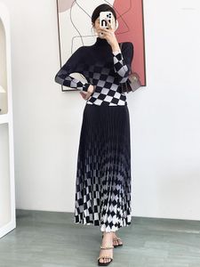 Women's T Shirts Pleated Printed Skirt Suit Women's Spring Miyake Black And White Plaid Gradient Design Two-piece Set