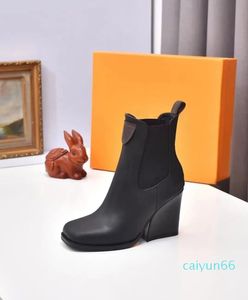 Perçin Martin Boots Kadın Cowhide Fermuar Metal Tokalı Tasarımcı Ayak Bileği Boot Deri Lady High Topuklu Moda Sonbahar Kış Kalın Topuk Kadın Ayakkabı Kutusu