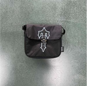 Axelväskor Trapstar väska män och kvinnor irongate t cross -body - svart/isblå kvalitet en crossbody plånbok uk lyxdesigner hög mode trend ys6623