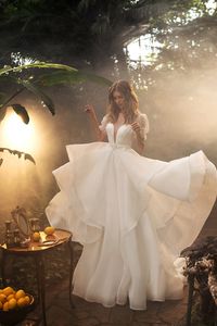 Illusion Lace Layered Wedding Dresses Jewel Neck Short Sleeve Bridal Gown Btton Back Puffy Robe De Mariee