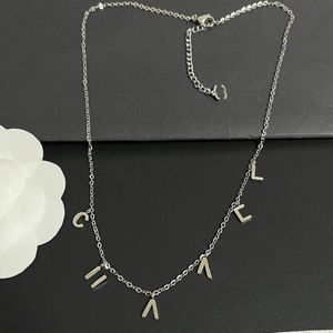 Pendant Necklaces Hot Selling Designer Necklace Pendant Necklaces Women Jewelry Exquisite High Sense Matching Gold Plated Sier Waterproof Party Holiday Gifts