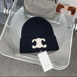 Diseñador Gorro de punto de invierno Gorro de lana Gorros de punto gruesos y cálidos para mujer Gorros de gorro para mujer 12 colores Mismo párrafo para hombres y mujeres