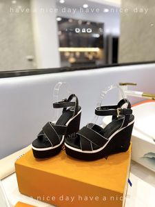 2023 S Summer Designer Women Sandals تحمل علامات تجارية رجعية سميكة عالية الكعب صندل شريحة عالية الجودة منصة الكعب رأس مربع الرأس