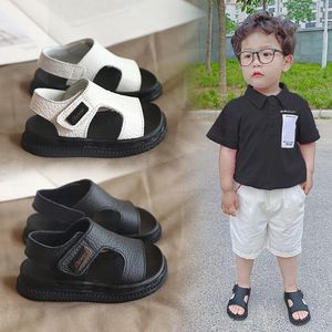 Sandaler Summer Beach Sandaler för pojkar koreansk stil mode barn skor pu läder antislippery softsoled barnskor 230413