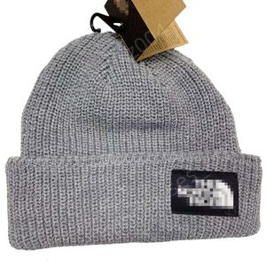 ノースビーニーのデザイナーは、秋と冬の女性のための最高品質の帽子を編む帽子を暖かさと汎用性のための新しい綿ウールの帽子を男性と女性のための冷たい帽子に直面しました