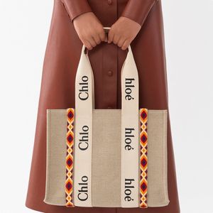 Clo Woody Tote Bag حقائب اليد الفاخرة ترفع الأزياء النسائية عبر الجسم الكلاسيكية ذات السعة الكبيرة مع مقابض رسائل Canvas Shopping Beach Bag أفضل هدية عيد الميلاد