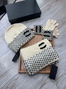 Klasik Set Şapka Örme Eşarp Kış Kanalı Tasarımcı Eşarp bayanlar Chanelliness Glove Şapka Eşarp Üç Parçalı Sıcak Moda Seti