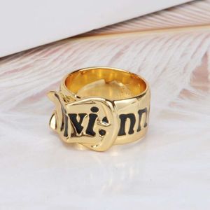 24SS Designer Viviene Westwoods Tiny Empress Dowager Anxi's Fashion Trend Belt Buckle Ring Tiktok Is Fast and Seamless