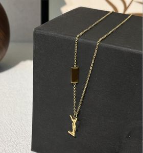 Pendant Necklaces Brand Designer Letter Pendant Necklaces High Quality Women 18K Gold Plating Steel Seal Clavicular Chain Necklaces Lovers Valen Y240429XW97