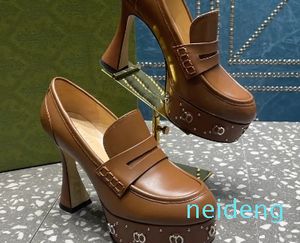 Designerssilvery Buckle Rivets Embellished platform heels top quality Full Grain Leather Pumps