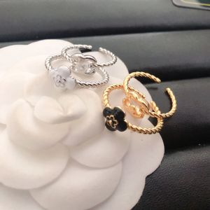 Fashion Desinger 2pcs / set Open Wedding Designer Band Rings Rame placcato oro 18k Accessori classici per gioielli Regali selezionati per gli amanti per le donne