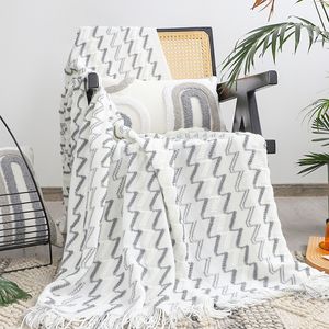 Decken Nordische moderne graue und weiße gestrickte Decke Schal Modell Zimmer Sofa Handtuch Home El Dekoration Bettende Handtuch weiche Decke Überwurf 230414