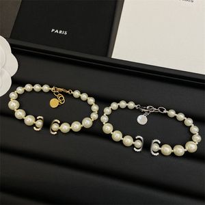 Lätt lyx Retro Pearl Armband Female Rhinestone Letter Triumphal Arch Armband Fairy Versatile Simple Jewellery Exquisite Gift
