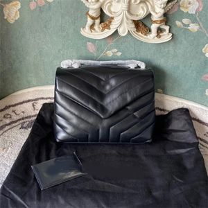 Kuvertpåse magnetiska spänne axelpåsar Hållbar praktisk liten storlek 494699DV7281000 SAC Luxe Black Metal Hardware Quiltade väskor Fashion XB019 E23