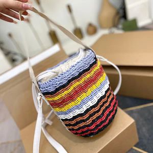 Bolsas de cesto Rainbow Totes Bolsa de designer de bolsas de palha Novas bolsas de moda Bolsas de balde de moda Mensageiro Bolsa de Cesta de Verão Bolsas de Holiday Seaside