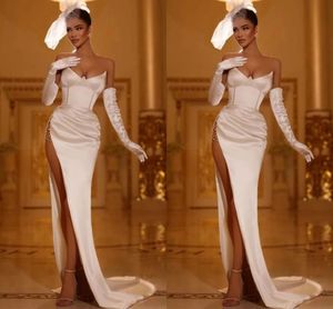 Eleganti abiti da sposa a sirena taglie forti Sweetheart Piano Lunghezza Backless High Side Split Perle Pieghe Drappeggiato Raso Abito da ricevimento Sceond Abiti da sposa