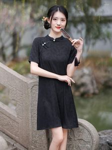 エスニック服は中国語の短いスタイルのQipao Girls Party Dress Fashion Black Jacquard Satin Slee Cheongsamを改善します